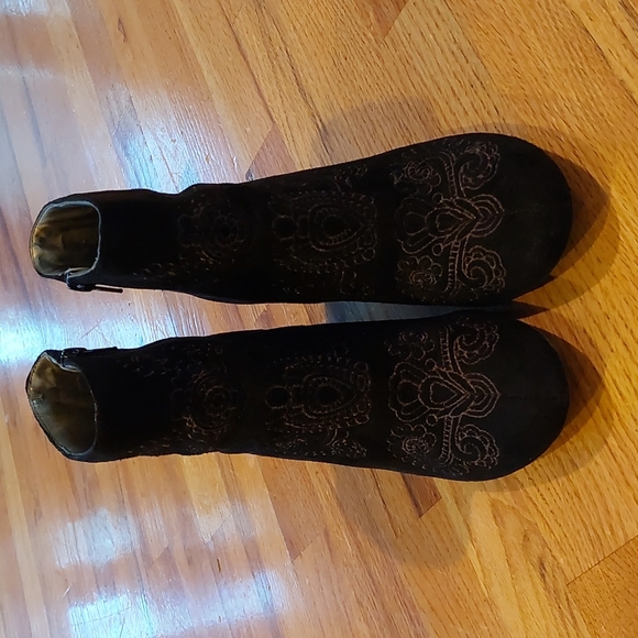 Andrew Geller black ankle suade boots - Picture 9 of 13